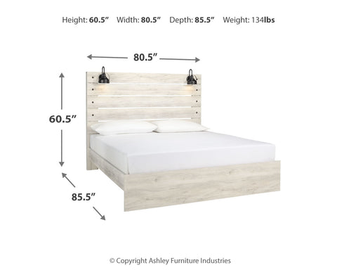 Cambeck King Panel Bed with Mirrored Dresser and Nightstand