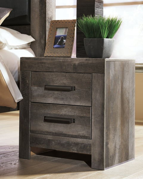 Wynnlow King Poster Bed with Mirrored Dresser, Chest and Nightstand